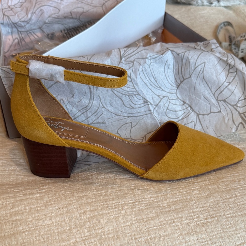 Crown Vintage Yellow suede Women's Block Heel Shoes